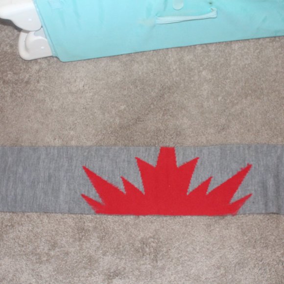 2 Roots Hometown Hockey scarves - Picture 3 of 4